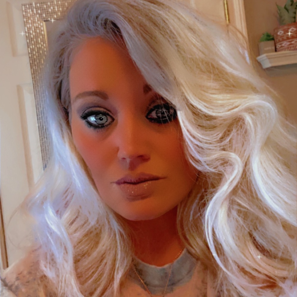 Meet your Posher,Tara Hobdy! #shopaholic #mustselltobuynew #happyahoppinglovely
